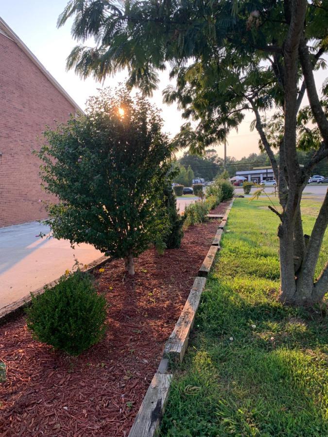 Americas Best Value Inn - Roxboro Exterior photo