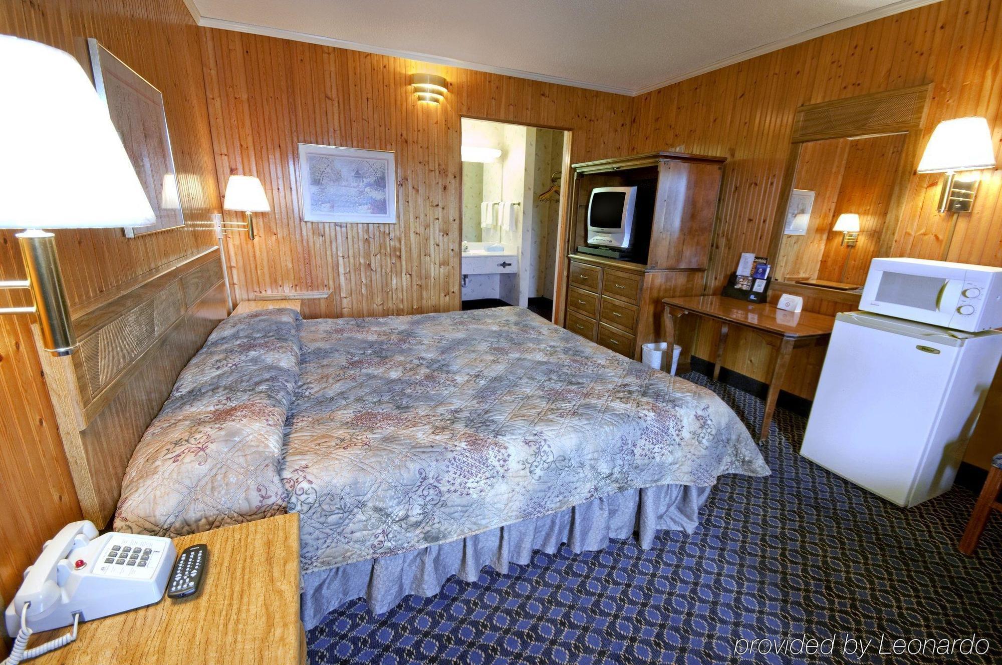 Americas Best Value Inn - Roxboro Room photo